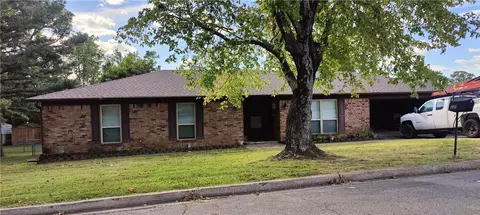 1113 N 8th St, Van Buren, AR 72956