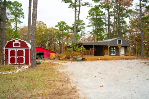 765 Passion Play Rd, Eureka Springs, AR 72632