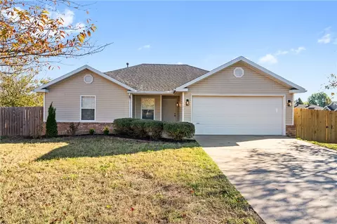 121 Samantha Ct, Lowell, AR 72745