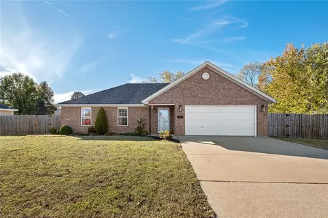 325 Benton Dr, Pea Ridge, AR 72751