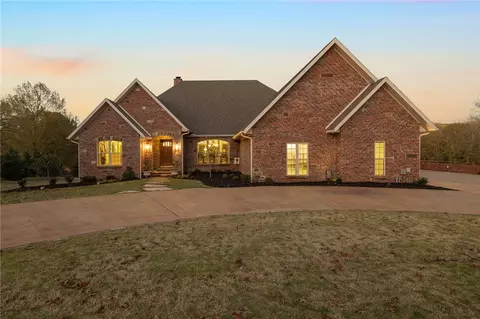 1420 Equestrian Way, Fayetteville, AR 72703
