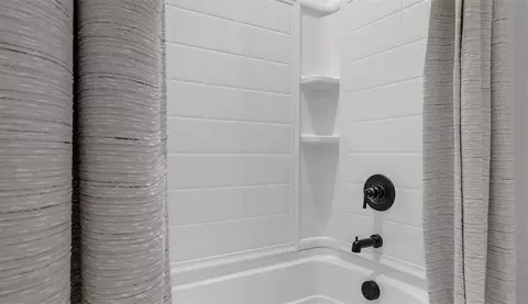 Bath - 981 Red Cedar Pl, Rogers, AR 72756 photo 2 of 4