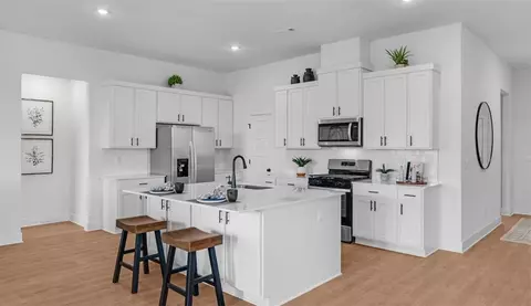Kitchen - 948 Red Cedar Pl, Rogers, AR 72756 photo 2 of 2