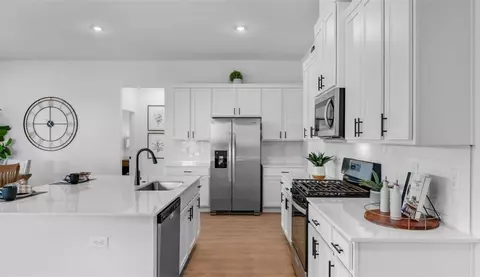 Kitchen - 948 Red Cedar Pl, Rogers, AR 72756 photo 1 of 2
