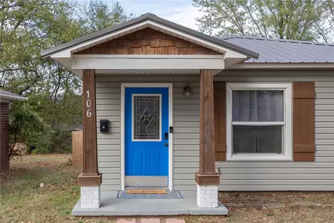 106 E Bailey Ave, Springdale, AR 72764