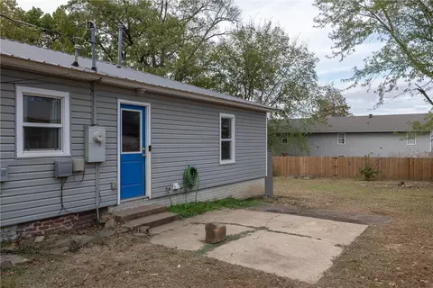 Exterior - 106 E Bailey Ave, Springdale, AR 72764 photo 12 of 18