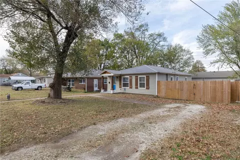 Exterior - 106 E Bailey Ave, Springdale, AR 72764 photo 14 of 18