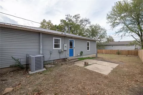 Exterior - 106 E Bailey Ave, Springdale, AR 72764 photo 11 of 18