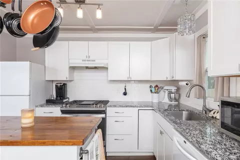 Kitchen - 106 E Bailey Ave, Springdale, AR 72764 photo 4 of 5