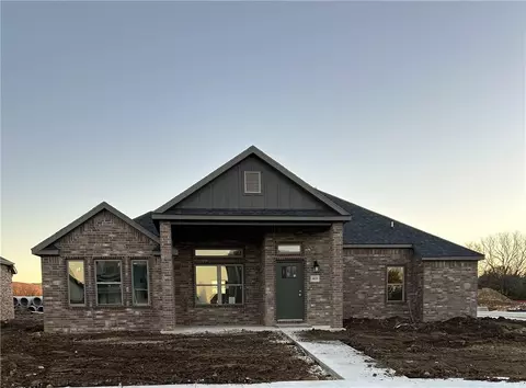 4833 W Planetree St, Fayetteville, AR 72704