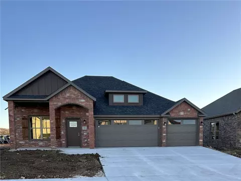 4809 W Planetree St, Fayetteville, AR 72704