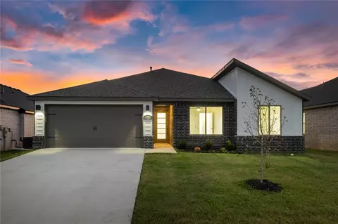 6413 NW Harley St, Bentonville, AR 72713