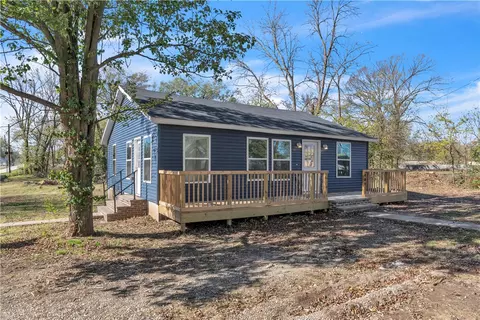 409 SW 2nd Ave, Gravette, AR 72736