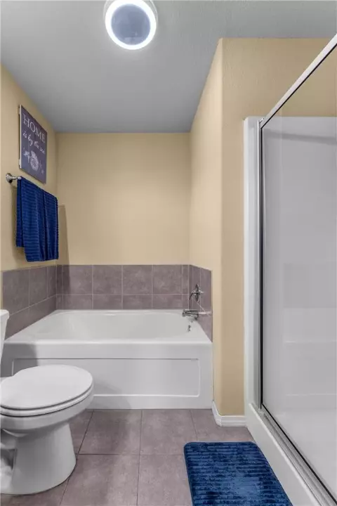 Bath - 1610 Forest Dr, Centerton, AR 72719 photo 3 of 5