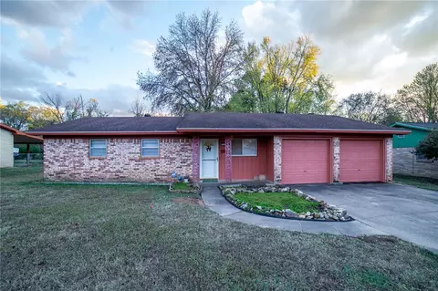 215 Sanders Ave, Springdale, AR 72764