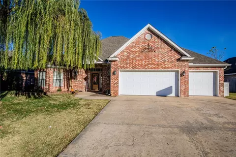 2116 Tall Tree Ln, Springdale, AR 72762