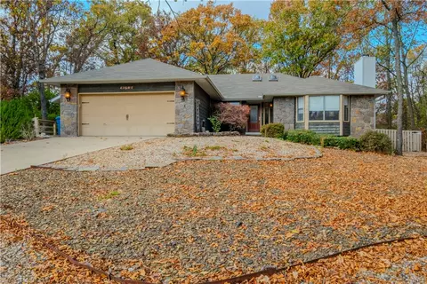 8 Scotch Broom Ln, Bella Vista, AR 72715