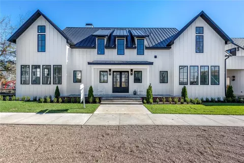 627 SE D St, Bentonville, AR 72712