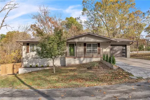2 Sutton Ln, Bella Vista, AR 72715