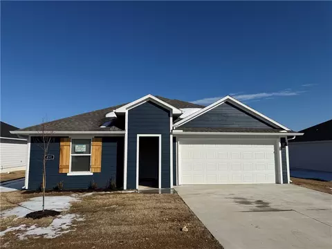 411 Riggs St, Prairie Grove, AR 72753