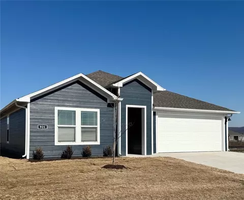 921 Hudson St, Prairie Grove, AR 72753