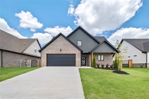 3300 SW Rosemont Ave, Bentonville, AR 72713