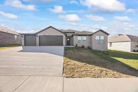 1041 Pebble Dr, Prairie Grove, AR 72753