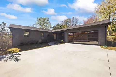 1341 E Cardinal Dr, Fayetteville, AR 72703