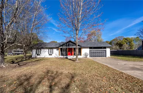 2175 Villa View Dr, Siloam Springs, AR 72761