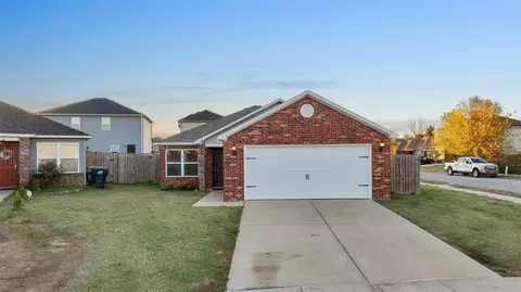 Exterior - 208 Glendale Ln, Rogers, AR 72758 photo 6 of 8