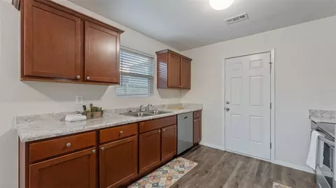 Kitchen - 208 Glendale Ln, Rogers, AR 72758 photo 2 of 3