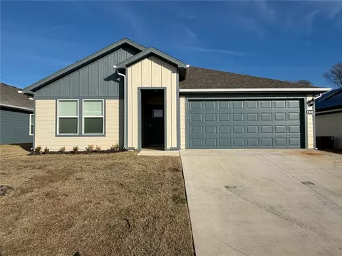 1308 Bates St, Gentry, AR 72734