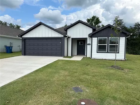 128 Watts Ave, Gentry, AR 72734