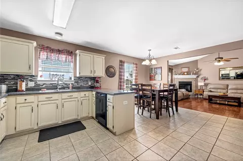 581 Warrick Way, Centerton, AR 72719 photo 9