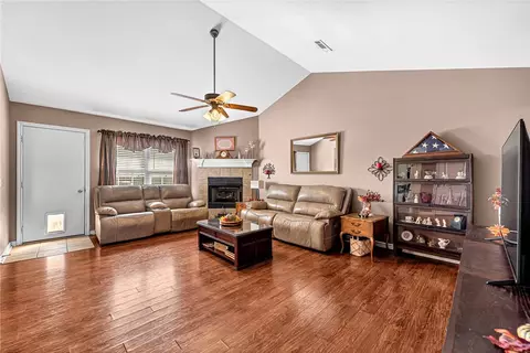 581 Warrick Way, Centerton, AR 72719 photo 2