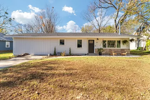 204 N Mock St, Prairie Grove, AR 72753