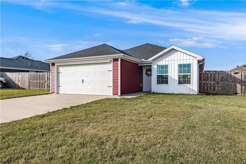 920 S Crow St, Siloam Springs, AR 72761