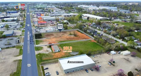 696 E Robinson Ave, Springdale, AR 72764