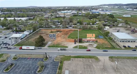 696 E Robinson Ave, Springdale, AR 72764 photo 3