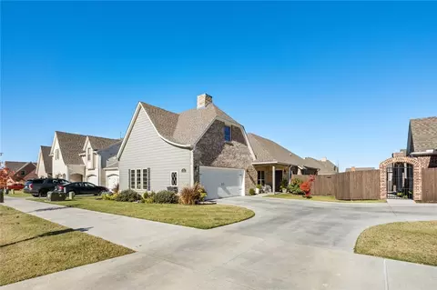 143 N Hawkstone Dr, Fayetteville, AR 72704