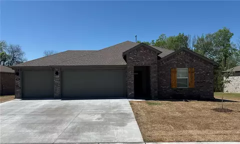 582 Terrace Ave, Prairie Grove, AR 72753