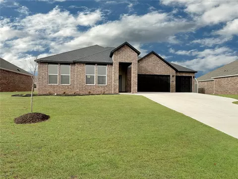 210 N Arbuckle Loop, Siloam Springs, AR 72761