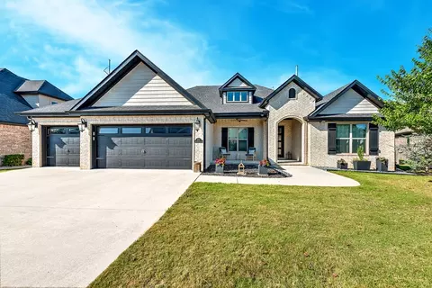 202 SW Highland Rd, Bentonville, AR 72712