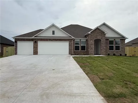 202 N Kit Kat Ct, Siloam Springs, AR 72761