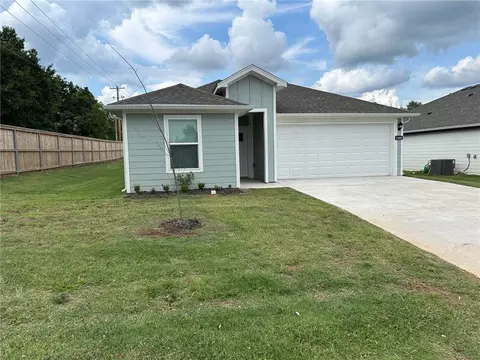 1300 Chavis St, Gentry, AR 72734