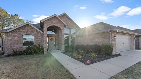 910 Sunset Ln, Centerton, AR 72719