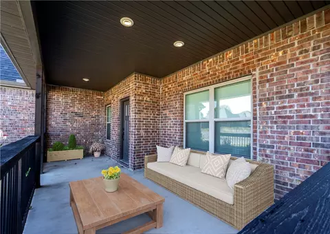 1413 Reagan Ave, Gentry, AR 72734