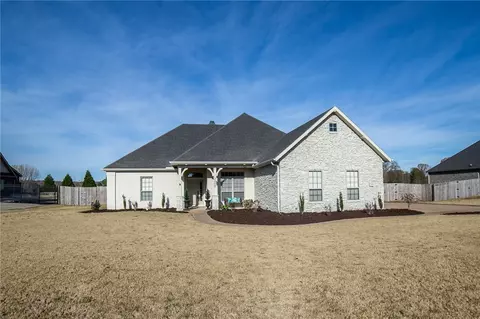 2200 Riverwater Ln, Fayetteville, AR 72703
