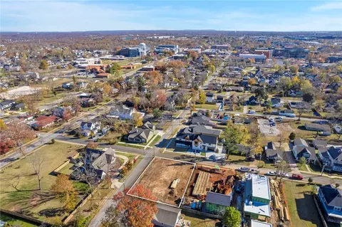 701 SW 2nd St, Bentonville, AR 72712