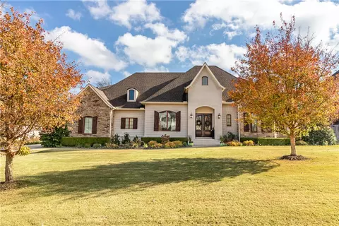 2940 N Chapel View Dr, Fayetteville, AR 72703